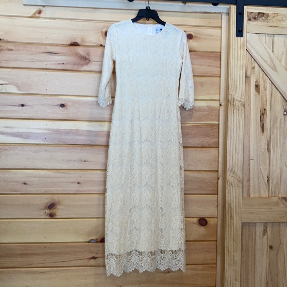 NWT A NIGHT IN PARIS DAINTY JEWELL’S GIRLS LACE DRESS.